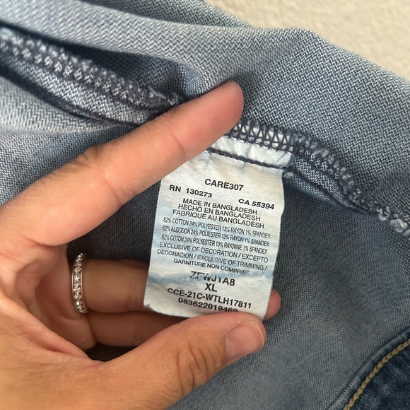 XL Wrangler Women's Classic Blue Jean Jacket - Picture 9 of 11